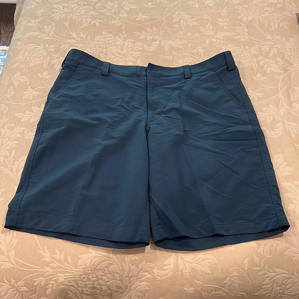 EUC Under Armour Mens Golf Shorts